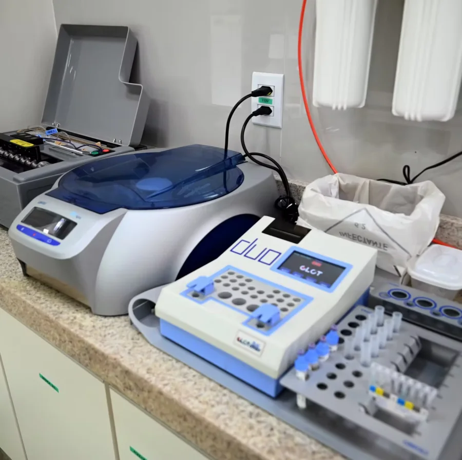 Corador de lâminas Slideink — área técnica do LabCentro