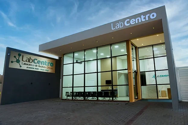 Fachada da unidade Ivinhema do LabCentro