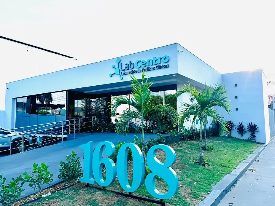 Fachada da unidade Nova Andradina do LabCentro